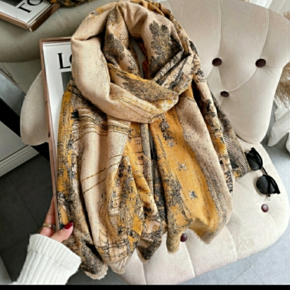 Elegant Cashmere Shawl - Picture 4 of 11